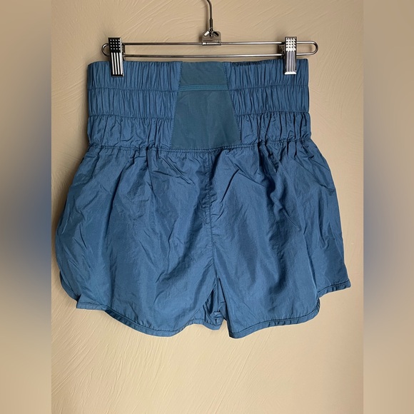 FREE PEOPLE movement shorts size small! Such a pretty color! Like new - Picture 4 of 5
